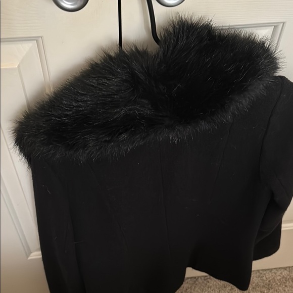 Pamela Dennis Women's Black Faux Fur Collar Jacket - Picture 4 of 5